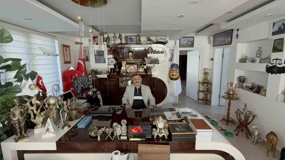 Samsun Atakum Esnaf ve Sanatkarlar Kredi ve Kefalet Kooperatifi Başkanı Metin Sinecek’in makam odasında sergilenen el iş