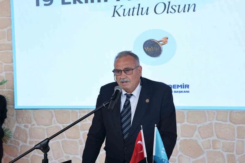Nilüfer Belediye Başkanı Şadi Özdemir, 19 Ekim Muhtarlar Günü dolayısıyla İlçedeki mahalle