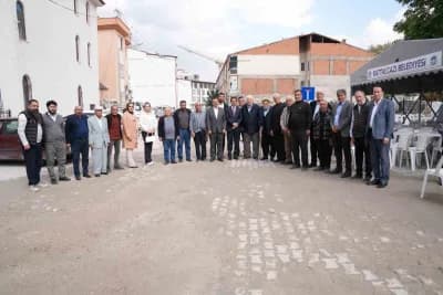 Başkan Bayram Taşkın Nuriye Mahallesi sakinleriyle buluşup talepleri dinlerken