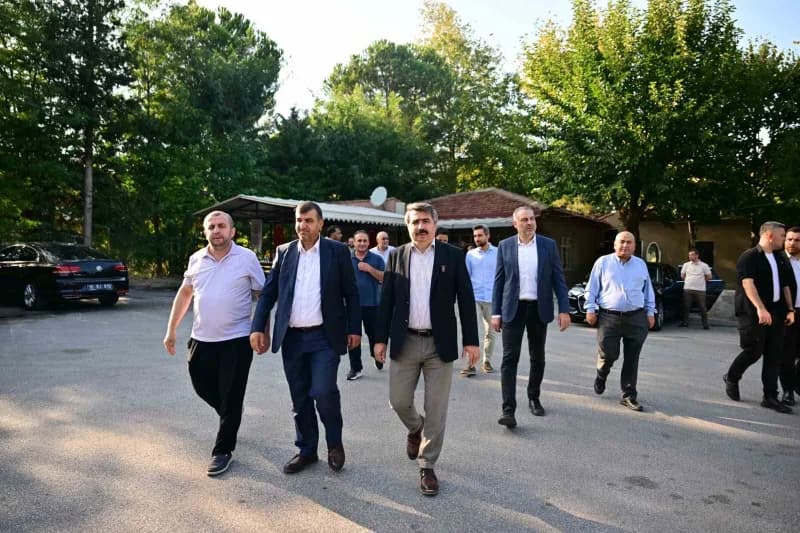 Yıldırım Belediye Başkanı Oktay Yılmaz, Ertuğrulgazi Otobüs ve Minibüsçüler Durağı’nı ziyaret etti.