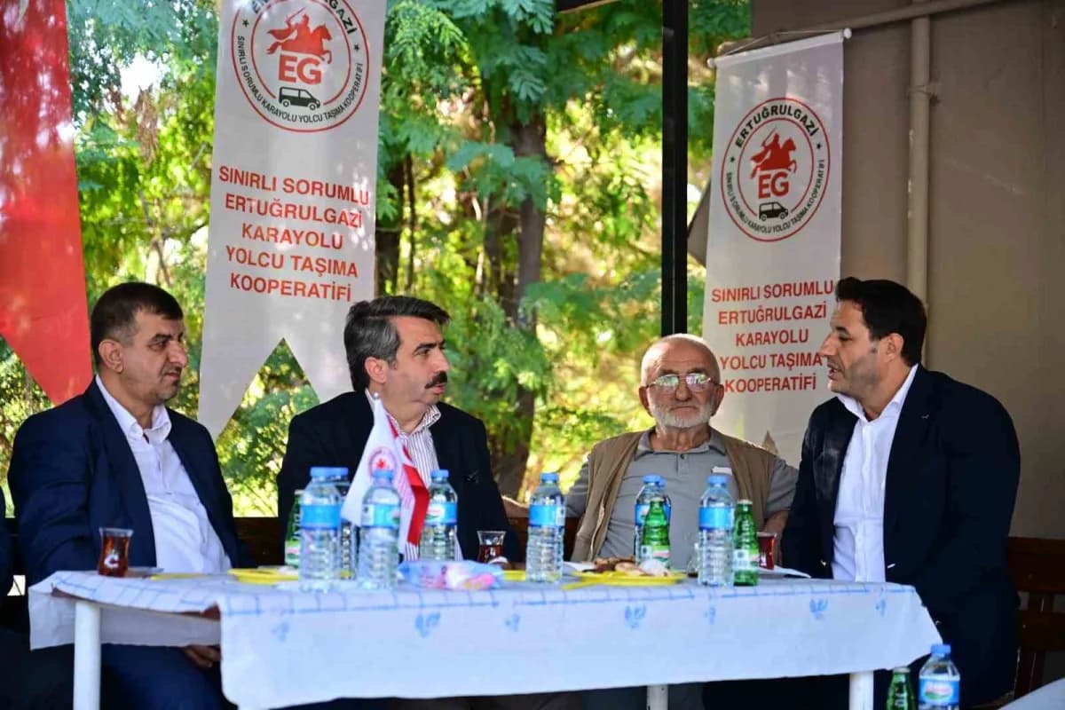 Yıldırım Belediye Başkanı Oktay Yılmaz (Soldan ikinci), Ertuğrulgazi Otobüs ve Minibüsçüler Durağı’nı ziyaret etti.