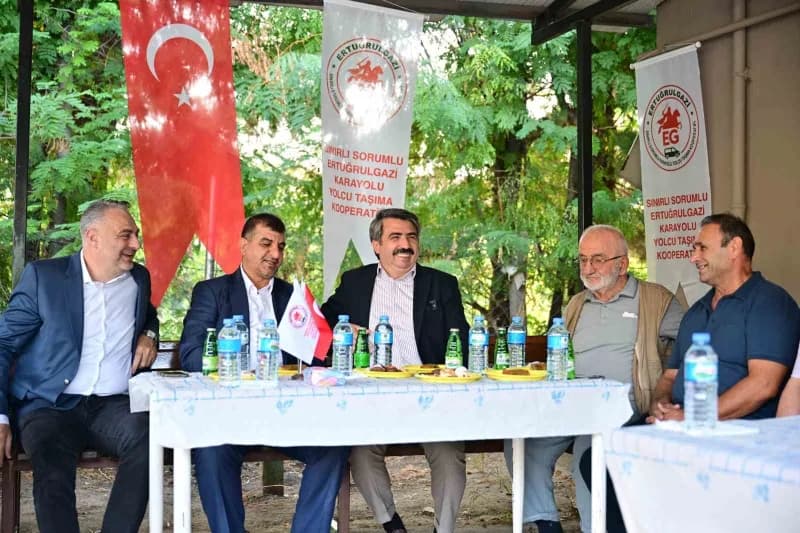 Yıldırım Belediye Başkanı Oktay Yılmaz, Ertuğrulgazi Otobüs ve Minibüsçüler Durağı’nı ziyaret etti.
