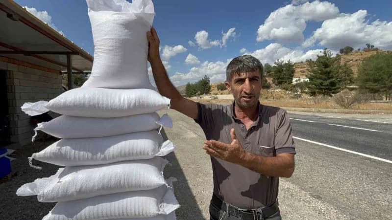 Mehmet Raşit Yüksel, "Buradan çıkardığımız tuz öncelikle sofralarda kullanılıyor. Bunun yanında turşu yapımında da kulla