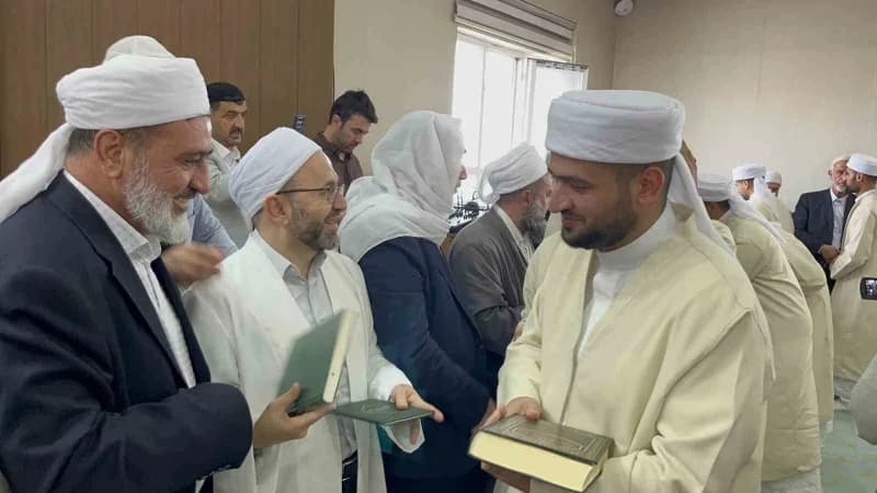 Kur'an-ı Kerim ve dini ilimlerin öğrenilmesinin gençlerin geleceklerine yön vermesi açısından önemli olduğunu vurgulayan