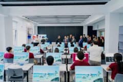 Bahçeşehir Üniversitesi tarafından Taşkent'te kurulan yapay zeka laboratuvarının iç mekan görüntüsü