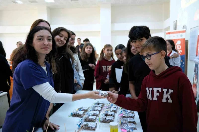 Küçük Hayvanseverler BAÜN' de 'can Dostları' ile buluştu