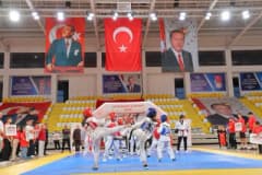 Bayburt Yeni Spor Salonu’nda Amatör Spor Haftası kapsamında jimnastik, tekvando, güreş ve judo gösterileri yapılıyor