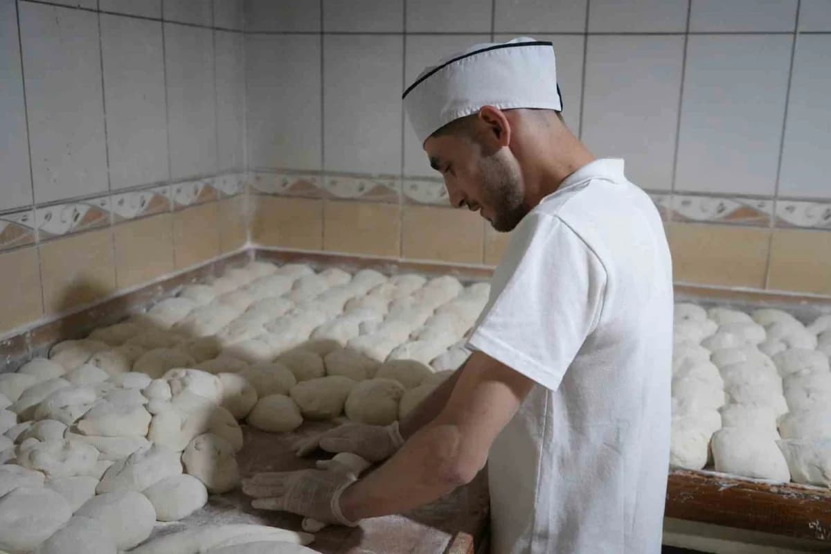 Bayburt’un soğuğu Meslek öğretti: 24 yaşında 45 çeşit ekmek üretiyor