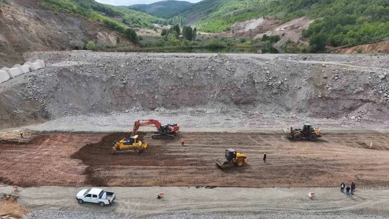 Bayburt Petekli Göleti’nde gövde dolgu çalışmaları sürüyor