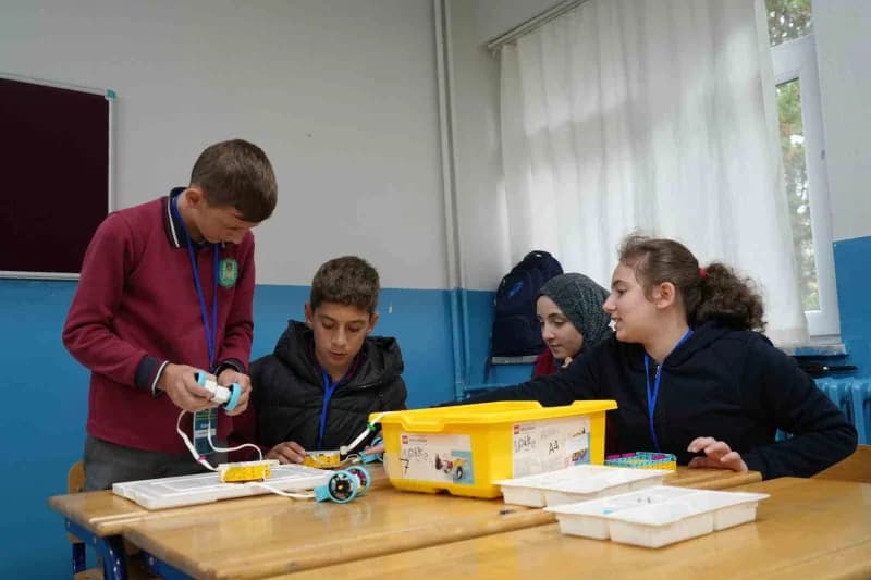 Bayburt’un köy Okullarında Teknoloji Yolculuğu sürüyor