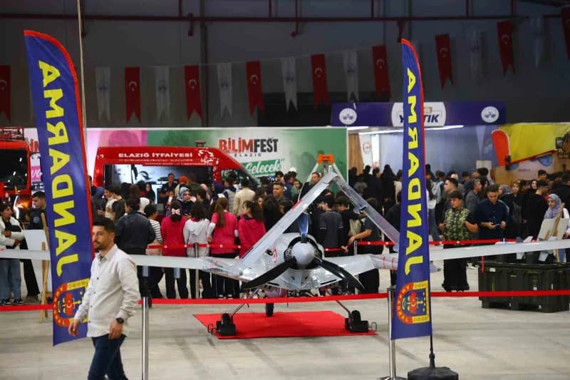 Elazığ'da yeni teknoloji ürün ve sistemlerinin sergilendiği "Bilimfest Elazığ", ziyaretçilerini ağırlamaya devam ediyor.
