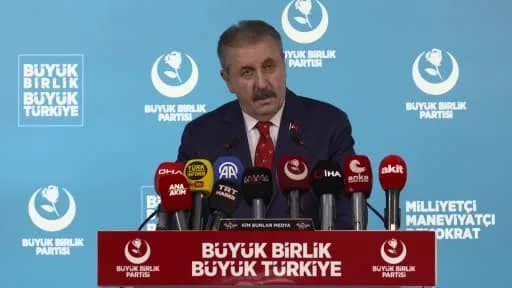 BBP Genel Başkanı Mustafa Destici 29 Ekim Cumhuriyet Bayramı mesajı verirken