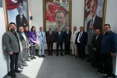 BBP lideri Mustafa Destici, 12 İmamlar Alevi-Bektaşi Öğreti Derneği heyetini genel merkezde kabul ederken