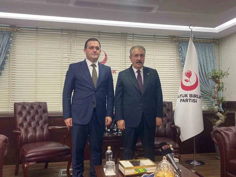 BBP Genel Başkanı Mustafa Destici ve Makedonya Devlet Bakanı Zülfikar Zeynula görüşme sırasında