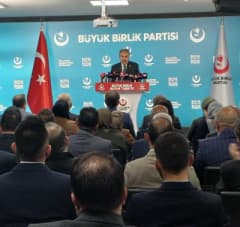 BBP Genel Başkanı Mustafa Destici basın toplantısında konuşuyor