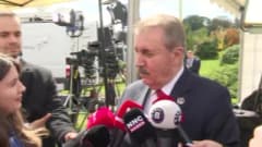 BBP Genel Başkanı Mustafa Destici TBMM'de basın mensuplarına açıklama yaparken