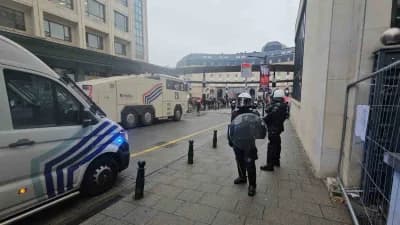 Brüksel’de hükümet karşıtı protestolarda polis ve göstericiler arasında yaşanan çatışmalar