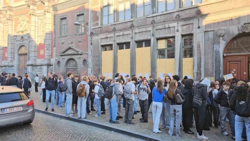 Öğrenci protestoları farklı okulların önlerinde devam ediyor