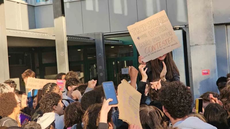 Öğrenci protestoları farklı okulların önlerinde devam ediyor