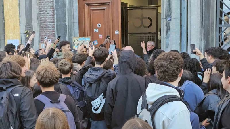 Öğrenci protestoları farklı okulların önlerinde devam ediyor