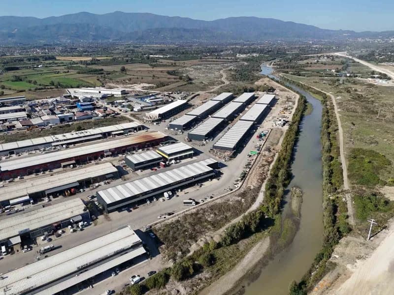 Düzce Beltaş Sanayi Sitesi inşaat alanında devam eden dükkan yapım çalışmaları