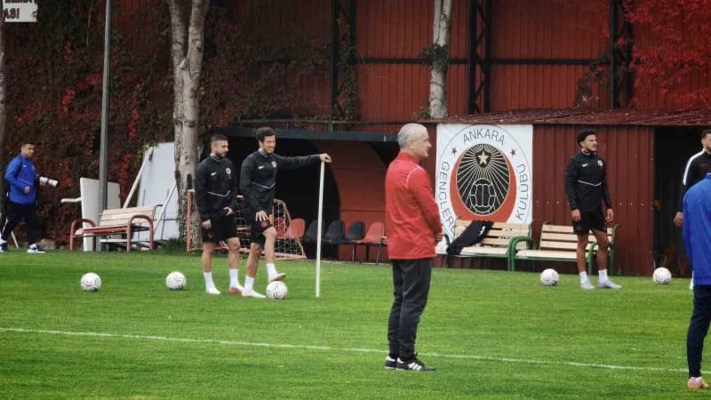 Gençlerbirliği, Süper Lig’in 8. Haftasında karşılaşacakları Galatasaray maçı öncesinde hazırlıklarını sürdürdü.