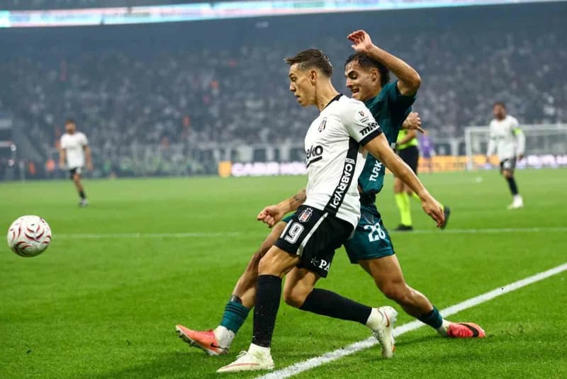 Beşiktaş, Trendyol Süper Lig'in 7. Haftasında Kocaelispor'u konuk ediyor. Müsabakanın ilk yarısı siyah-beyazlıların 2-1'