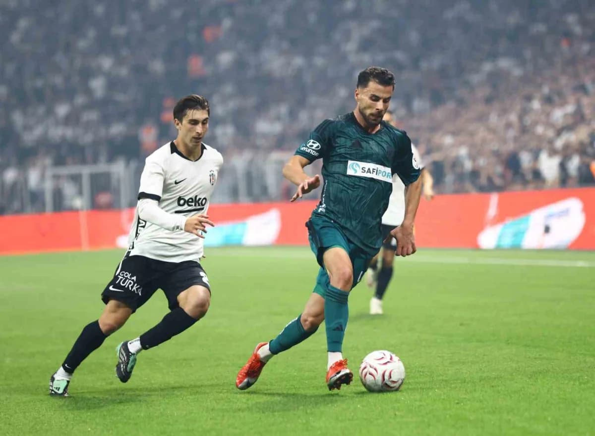 Beşiktaş, Trendyol Süper Lig'in 7. Haftasında Kocaelispor'u konuk ediyor. Müsabakanın ilk yarısı siyah-beyazlıların 2-1'