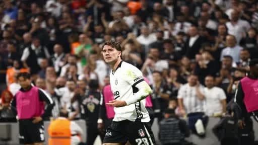 Beşiktaş ve Kocaelispor futbolcuları Trendyol Süper Lig maçında mücadele ediyor