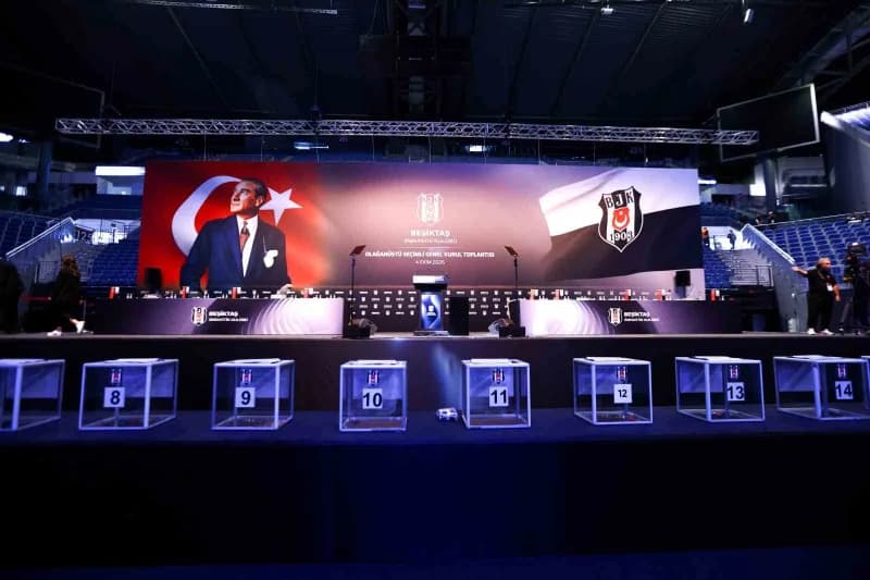 Beşiktaş'ta olağanüstü seçimli Genel Kurul toplantısı başladı.