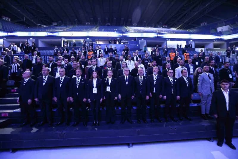 Beşiktaş'ta olağanüstü seçimli Genel Kurul toplantısı başladı.