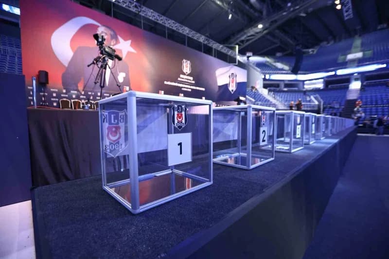 Beşiktaş'ta olağanüstü seçimli Genel Kurul toplantısı başladı.