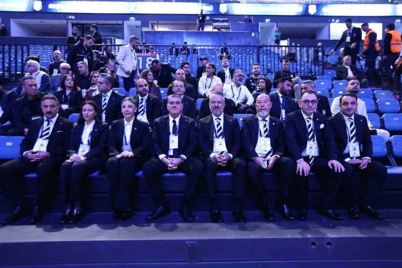 Beşiktaş'ta olağanüstü seçimli Genel Kurul toplantısı başladı.