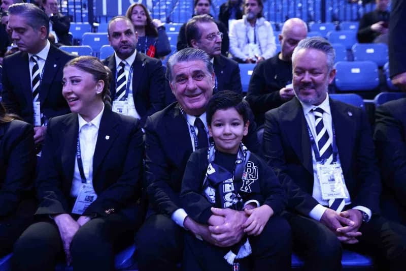 Beşiktaş'ta olağanüstü seçimli Genel Kurul toplantısı başladı.
