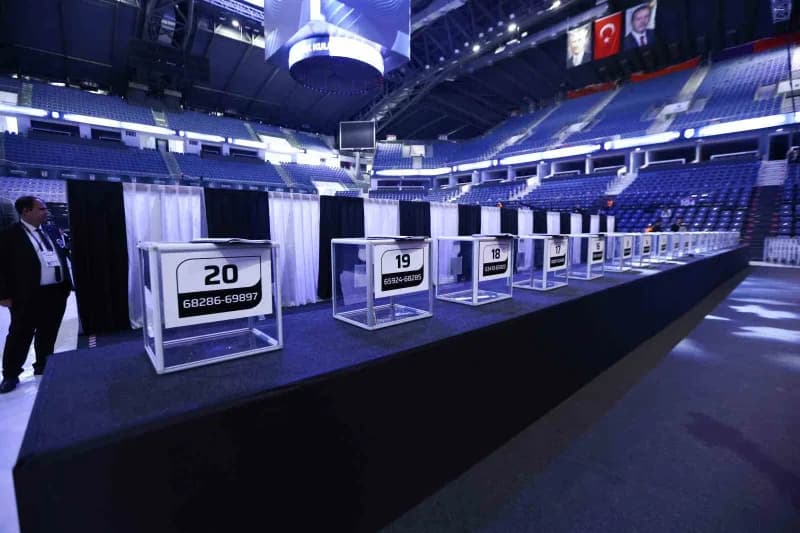 Beşiktaş'ta olağanüstü seçimli Genel Kurul toplantısı başladı.