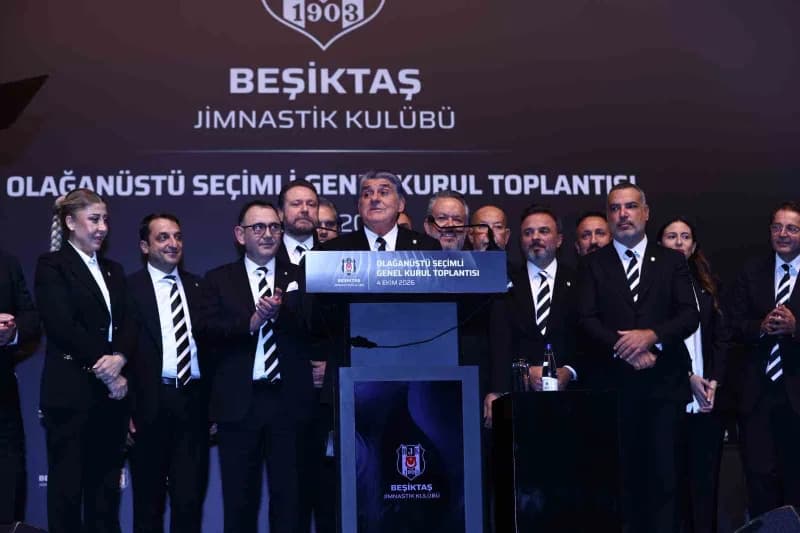 Beşiktaş Olağanüstü Seçimli Genel Kurul Toplantısı'nda Serdal Adalı, 3 bin 815 oyla yeniden başkanlığına seçildi.