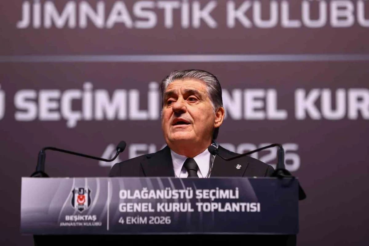 Beşiktaş Olağanüstü Seçimli Genel Kurul Toplantısı'nda Serdal Adalı, 3 bin 815 oyla yeniden başkanlığına seçildi.