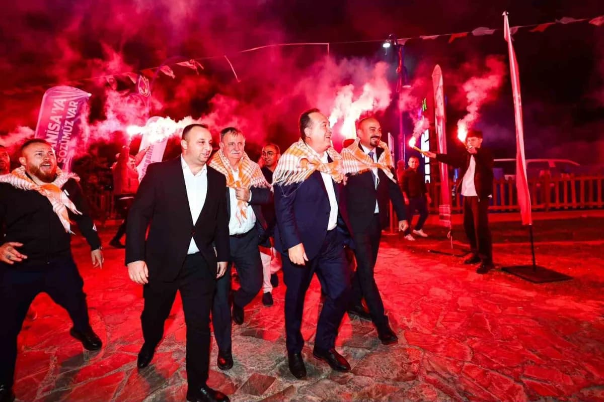 Manisa Büyükşehir Belediye Başkanı Besim Dutlulu Yuntdağı bölgesinde vatandaşlarla buluşuyor