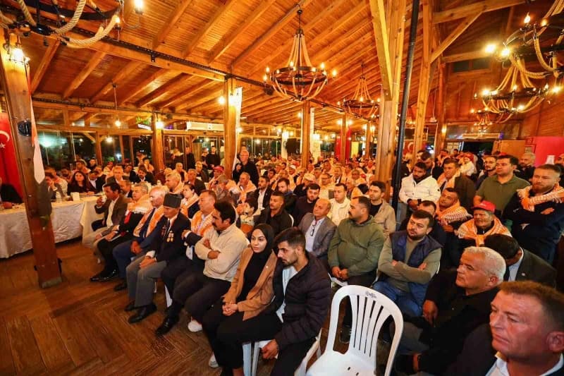 Manisa Büyükşehir Belediye Başkanı Besim Dutlulu, Yuntdağı bölgesinde mahalle muhtarları ve vatandaşlarla bir araya gele