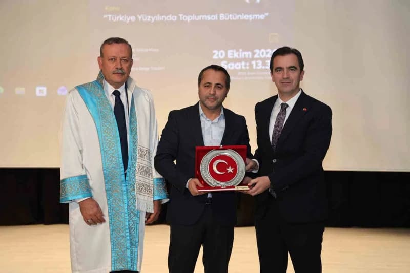 Dersin ardından Rektör Prof. Dr. Necmettin Elmastaş ve Vali Ahmet Karakaya tarafından Milletvekili P