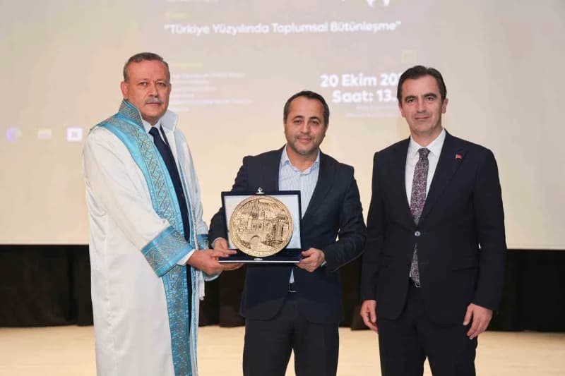 Dersin ardından Rektör Prof. Dr. Necmettin Elmastaş ve Vali Ahmet Karakaya tarafından Milletvekili P
