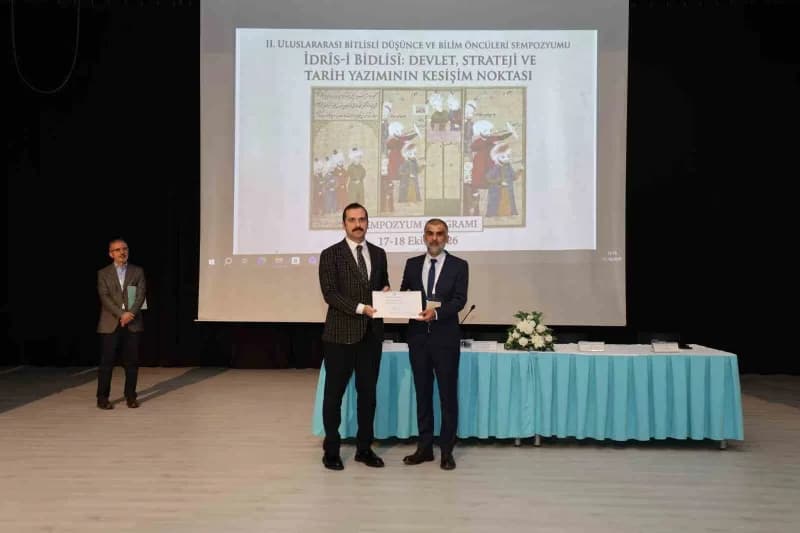 Konuşmacılara plaket takdim edildi