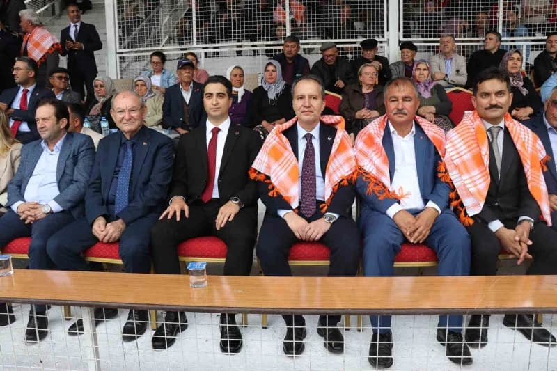 Güreşleri takip eden protokol Üyeleri
