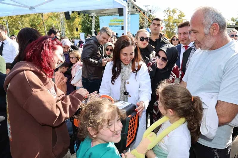 Beykoz Belediyesi tarafından 4 Ekim Dünya Hayvanları Koruma Günü kapsamında "Her Cana Değer" sloganıyla Beykoz Yaşam Fes