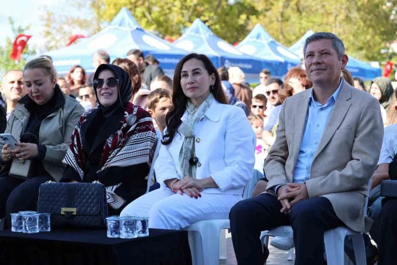 Beykoz Belediyesi tarafından 4 Ekim Dünya Hayvanları Koruma Günü kapsamında "Her Cana Değer" sloganıyla Beykoz Yaşam Fes