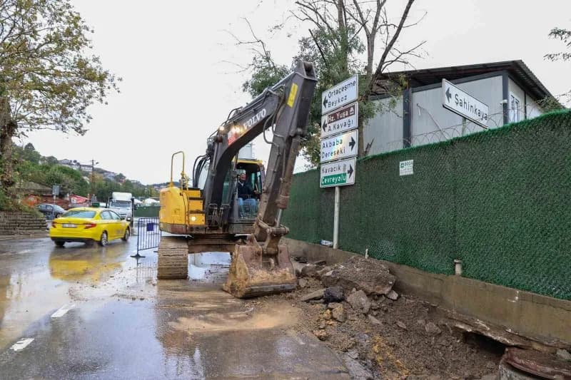 Beykoz, metrekareye 270 kilogramla tarihinin en yoğun yağışını aldı. Beykoz Belediyesi 100’ün üzerinde araç ve 580’e yak