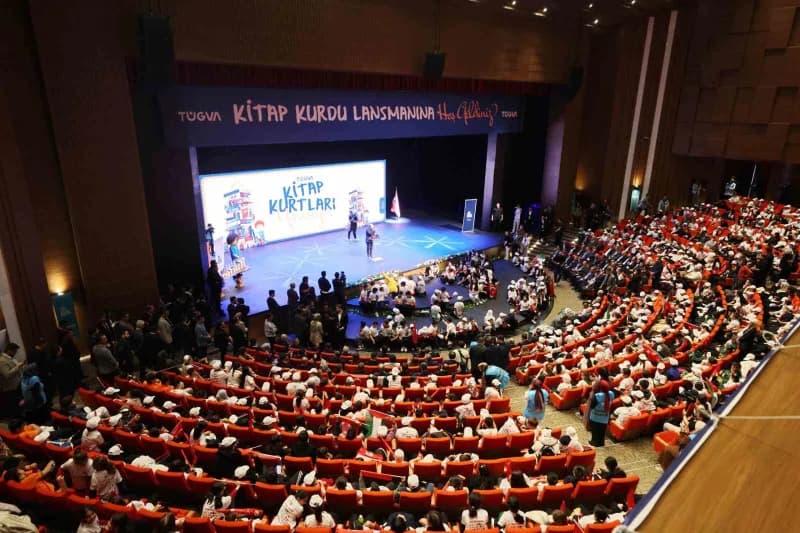 TÜGVA tarafından 81 ildeki ortaokul öğrencilerinin katılımıyla hayata geçirilen Kitap Kurdu Türkiye