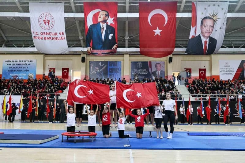 Bilecik'te Cumhuriyet Bayramı kutlamalarında anaokulu öğrencilerinin gösterisi ve tören anları