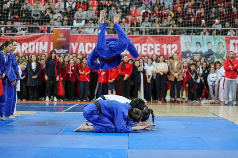 Bilecik’te Cumhuriyetimizin kuruluşunun 103'ünci yıl dönümü, İstasyon Spor Salonu’nda düzenlenen tör