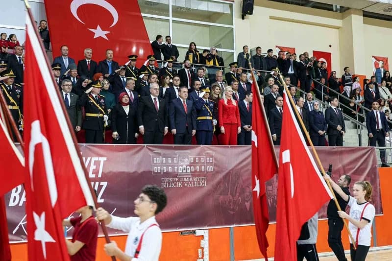 Bilecik’te Cumhuriyetimizin kuruluşunun 103'ünci yıl dönümü, İstasyon Spor Salonu’nda düzenlenen tör